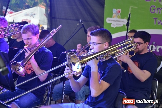Zdjęcie w galerii na portalu naszraciborz.pl: Orkiestry dęte po raz piąty zagrały w Tworkowie  wiadomości z regionu