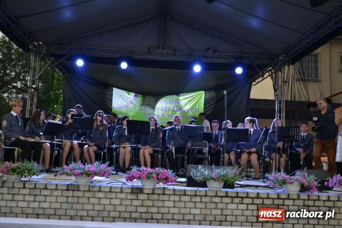 Zdjęcie w galerii na portalu naszraciborz.pl: Orkiestry dęte po raz piąty zagrały w Tworkowie  wiadomości z regionu