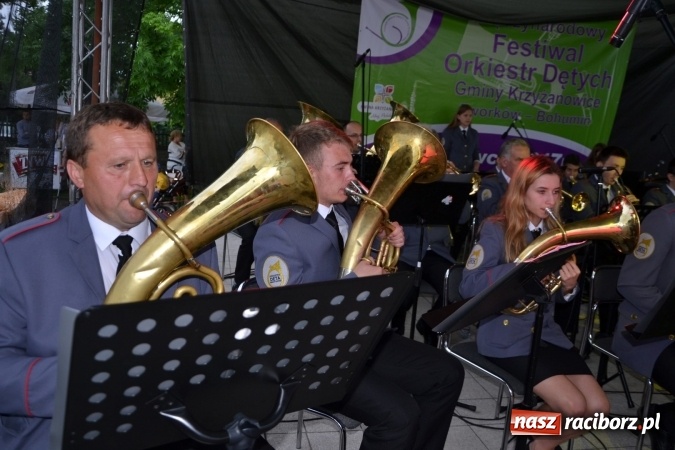 Zdjęcie w galerii na portalu naszraciborz.pl: Orkiestry dęte po raz piąty zagrały w Tworkowie  wiadomości z regionu