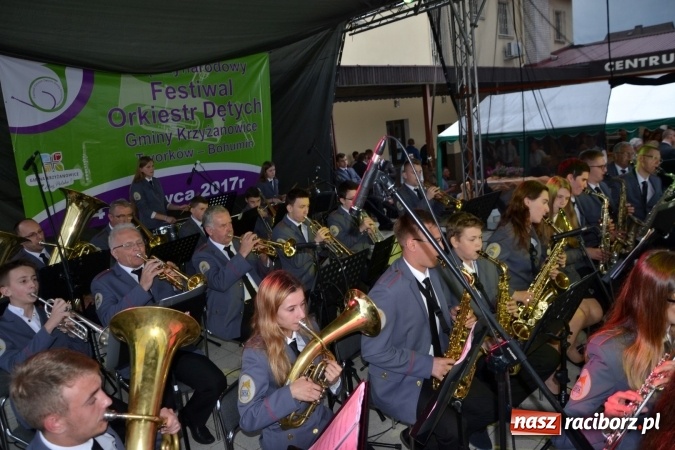 Zdjęcie w galerii na portalu naszraciborz.pl: Orkiestry dęte po raz piąty zagrały w Tworkowie  wiadomości z regionu