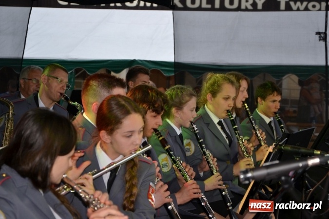 Zdjęcie w galerii na portalu naszraciborz.pl: Orkiestry dęte po raz piąty zagrały w Tworkowie  wiadomości z regionu