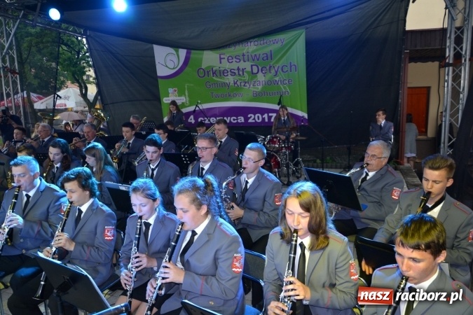 Zdjęcie w galerii na portalu naszraciborz.pl: Orkiestry dęte po raz piąty zagrały w Tworkowie  wiadomości z regionu