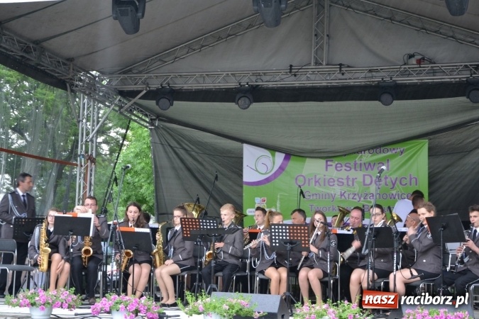 Zdjęcie w galerii na portalu naszraciborz.pl: Orkiestry dęte po raz piąty zagrały w Tworkowie  wiadomości z regionu