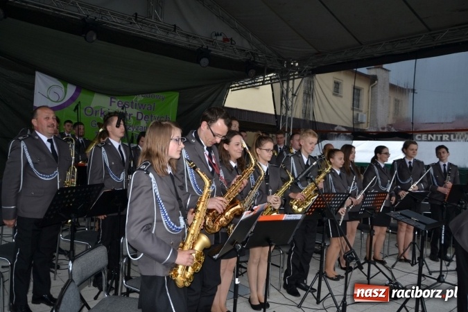 Zdjęcie w galerii na portalu naszraciborz.pl: Orkiestry dęte po raz piąty zagrały w Tworkowie  wiadomości z regionu