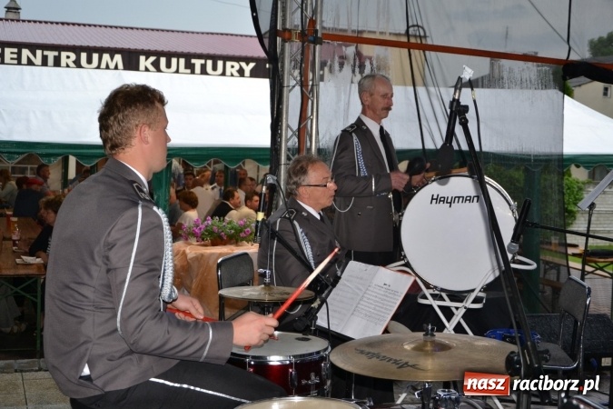 Zdjęcie w galerii na portalu naszraciborz.pl: Orkiestry dęte po raz piąty zagrały w Tworkowie  wiadomości z regionu