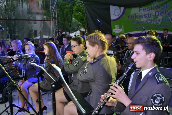 Zdjęcie w galerii na portalu naszraciborz.pl: Orkiestry dęte po raz piąty zagrały w Tworkowie  wiadomości z regionu