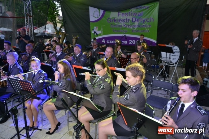 Zdjęcie w galerii na portalu naszraciborz.pl: Orkiestry dęte po raz piąty zagrały w Tworkowie  wiadomości z regionu