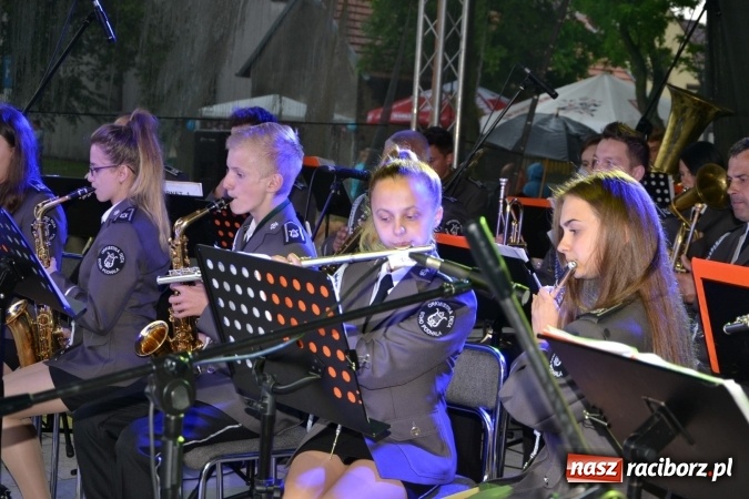 Zdjęcie w galerii na portalu naszraciborz.pl: Orkiestry dęte po raz piąty zagrały w Tworkowie  wiadomości z regionu