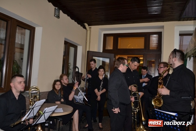 Zdjęcie w galerii na portalu naszraciborz.pl: Orkiestry dęte po raz piąty zagrały w Tworkowie  wiadomości z regionu