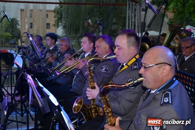 Zdjęcie w galerii na portalu naszraciborz.pl: Orkiestry dęte po raz piąty zagrały w Tworkowie  wiadomości z regionu
