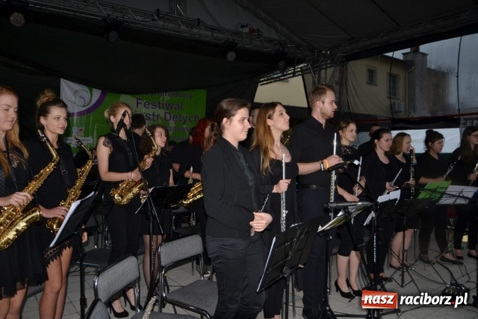 Zdjęcie w galerii na portalu naszraciborz.pl: Orkiestry dęte po raz piąty zagrały w Tworkowie  wiadomości z regionu