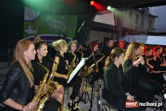 Zdjęcie w galerii na portalu naszraciborz.pl: Orkiestry dęte po raz piąty zagrały w Tworkowie  wiadomości z regionu