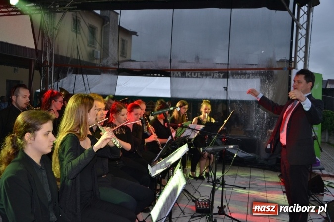 Zdjęcie w galerii na portalu naszraciborz.pl: Orkiestry dęte po raz piąty zagrały w Tworkowie  wiadomości z regionu