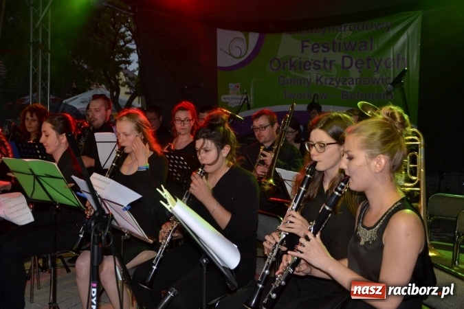 Zdjęcie w galerii na portalu naszraciborz.pl: Orkiestry dęte po raz piąty zagrały w Tworkowie  wiadomości z regionu