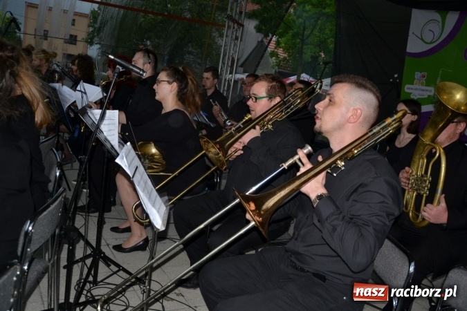Zdjęcie w galerii na portalu naszraciborz.pl: Orkiestry dęte po raz piąty zagrały w Tworkowie  wiadomości z regionu