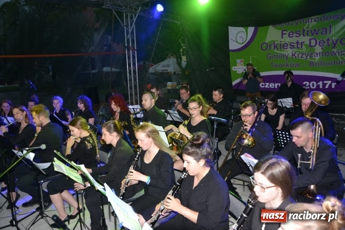 Zdjęcie w galerii na portalu naszraciborz.pl: Orkiestry dęte po raz piąty zagrały w Tworkowie  wiadomości z regionu