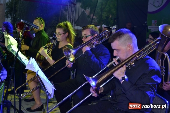 Zdjęcie w galerii na portalu naszraciborz.pl: Orkiestry dęte po raz piąty zagrały w Tworkowie  wiadomości z regionu