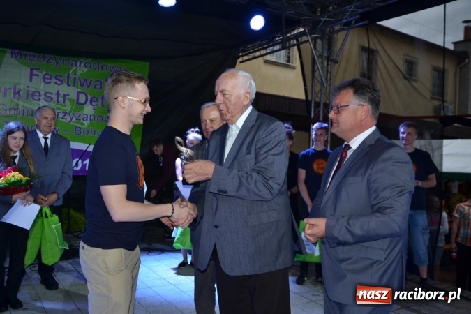 Zdjęcie w galerii na portalu naszraciborz.pl: Orkiestry dęte po raz piąty zagrały w Tworkowie  wiadomości z regionu