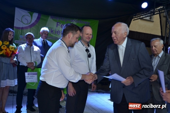 Zdjęcie w galerii na portalu naszraciborz.pl: Orkiestry dęte po raz piąty zagrały w Tworkowie  wiadomości z regionu