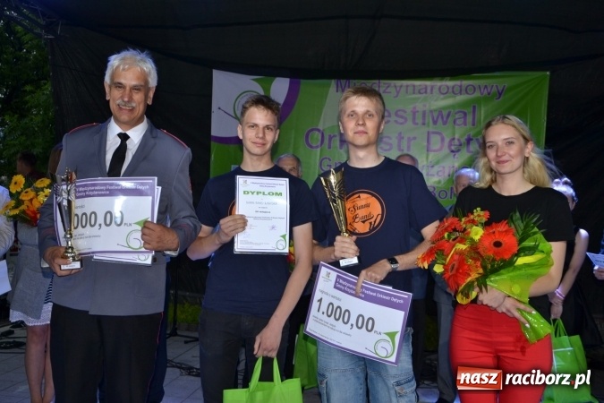 Zdjęcie w galerii na portalu naszraciborz.pl: Orkiestry dęte po raz piąty zagrały w Tworkowie  wiadomości z regionu