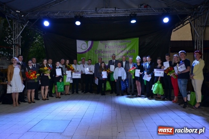 Zdjęcie w galerii na portalu naszraciborz.pl: Orkiestry dęte po raz piąty zagrały w Tworkowie  wiadomości z regionu