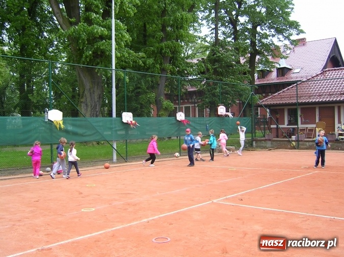 Zdjęcie w galerii na portalu naszraciborz.pl: Sportowy Dzień Dziecka na korcie tenisowym Rafako wiadomości z regionu