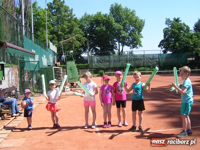 Zdjęcie w galerii na portalu naszraciborz.pl: Sportowy Dzień Dziecka na korcie tenisowym Rafako wiadomości z regionu