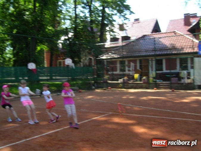 Zdjęcie w galerii na portalu naszraciborz.pl: Sportowy Dzień Dziecka na korcie tenisowym Rafako wiadomości z regionu