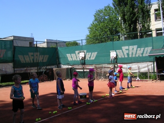 Zdjęcie w galerii na portalu naszraciborz.pl: Sportowy Dzień Dziecka na korcie tenisowym Rafako wiadomości z regionu