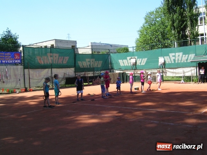 Zdjęcie w galerii na portalu naszraciborz.pl: Sportowy Dzień Dziecka na korcie tenisowym Rafako wiadomości z regionu