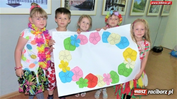 Zdjęcie w galerii na portalu naszraciborz.pl: W bibliotece jak na Hawajach  wiadomości z regionu