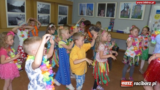 Zdjęcie w galerii na portalu naszraciborz.pl: W bibliotece jak na Hawajach  wiadomości z regionu