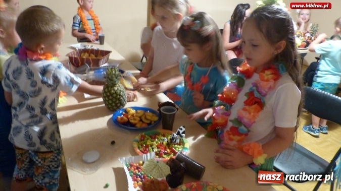Zdjęcie w galerii na portalu naszraciborz.pl: W bibliotece jak na Hawajach  wiadomości z regionu
