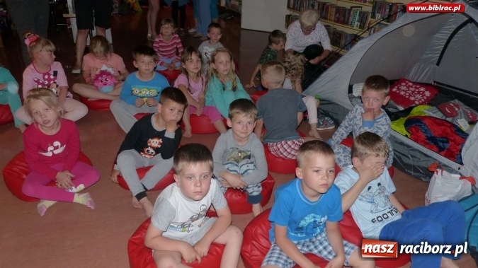 Zdjęcie w galerii na portalu naszraciborz.pl: W bibliotece jak na Hawajach  wiadomości z regionu