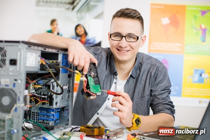 Zdjęcie w galerii na portalu naszraciborz.pl: Walczymy z mitami – po technikum też można iść na studia! wiadomości z regionu