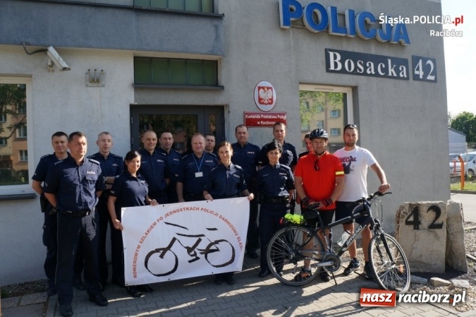 Zdjęcie w galerii na portalu naszraciborz.pl: Charytatywna wyprawa rowerowa dotarła do raciborskich policjantów, którzy wsparli akcję  wiadomości z regionu