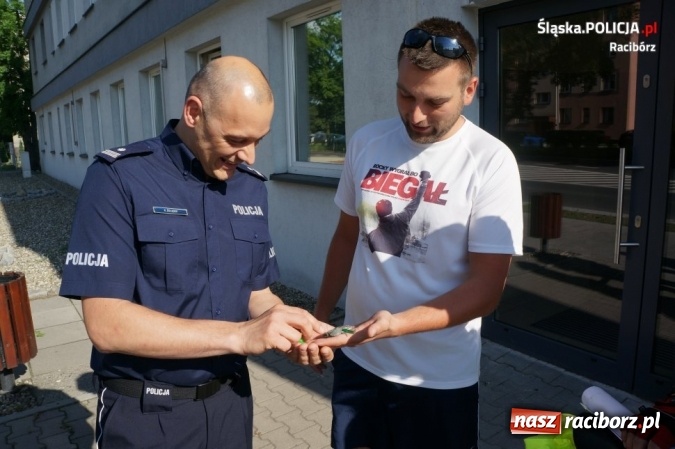 Zdjęcie w galerii na portalu naszraciborz.pl: Charytatywna wyprawa rowerowa dotarła do raciborskich policjantów, którzy wsparli akcję  wiadomości z regionu