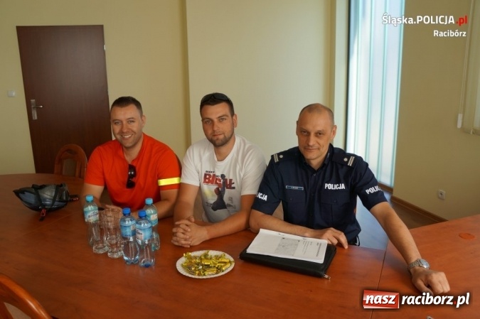 Zdjęcie w galerii na portalu naszraciborz.pl: Charytatywna wyprawa rowerowa dotarła do raciborskich policjantów, którzy wsparli akcję  wiadomości z regionu
