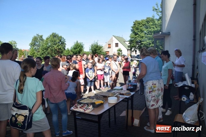 Zdjęcie w galerii na portalu naszraciborz.pl: Zespół Szkolno-Przedszkolny nr 2 po raz trzeci zorganizował piknik sportowo-rodzinny wiadomości z regionu