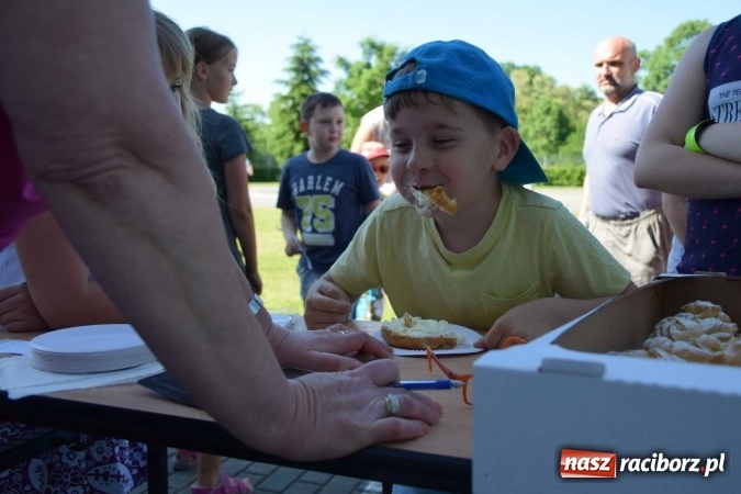Zdjęcie w galerii na portalu naszraciborz.pl: Zespół Szkolno-Przedszkolny nr 2 po raz trzeci zorganizował piknik sportowo-rodzinny wiadomości z regionu