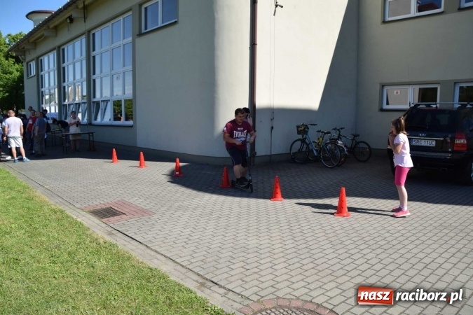 Zdjęcie w galerii na portalu naszraciborz.pl: Zespół Szkolno-Przedszkolny nr 2 po raz trzeci zorganizował piknik sportowo-rodzinny wiadomości z regionu