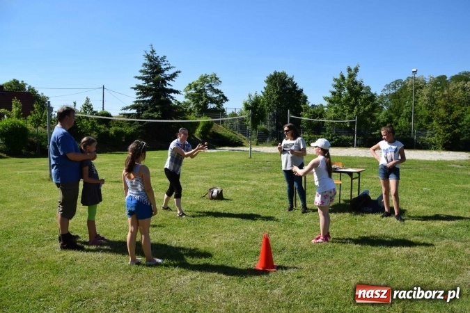 Zdjęcie w galerii na portalu naszraciborz.pl: Zespół Szkolno-Przedszkolny nr 2 po raz trzeci zorganizował piknik sportowo-rodzinny wiadomości z regionu