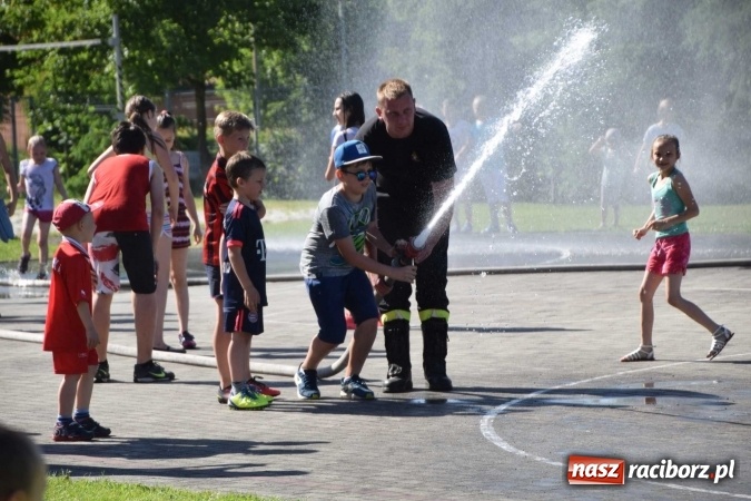 Zdjęcie w galerii na portalu naszraciborz.pl: Zespół Szkolno-Przedszkolny nr 2 po raz trzeci zorganizował piknik sportowo-rodzinny wiadomości z regionu