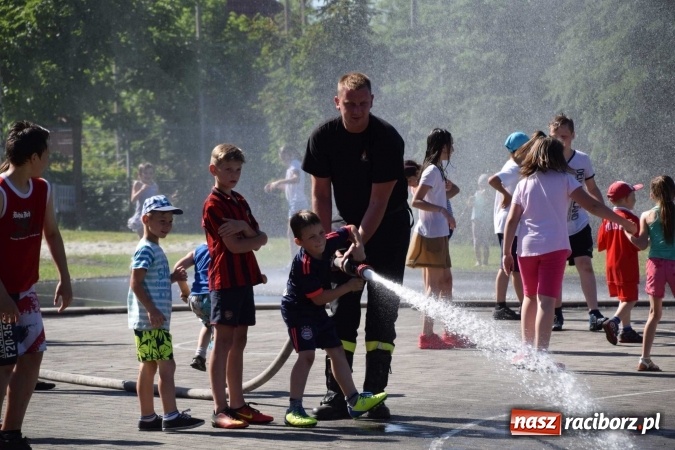 Zdjęcie w galerii na portalu naszraciborz.pl: Zespół Szkolno-Przedszkolny nr 2 po raz trzeci zorganizował piknik sportowo-rodzinny wiadomości z regionu