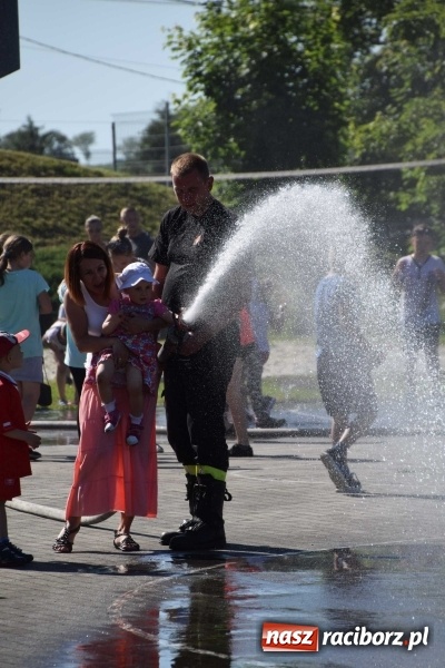 Zdjęcie w galerii na portalu naszraciborz.pl: Zespół Szkolno-Przedszkolny nr 2 po raz trzeci zorganizował piknik sportowo-rodzinny wiadomości z regionu