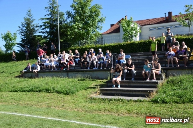 Zdjęcie w galerii na portalu naszraciborz.pl: Zespół Szkolno-Przedszkolny nr 2 po raz trzeci zorganizował piknik sportowo-rodzinny wiadomości z regionu