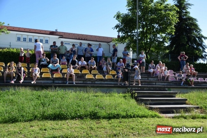 Zdjęcie w galerii na portalu naszraciborz.pl: Zespół Szkolno-Przedszkolny nr 2 po raz trzeci zorganizował piknik sportowo-rodzinny wiadomości z regionu