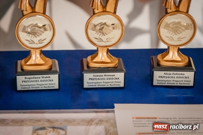 Zdjęcie w galerii na portalu naszraciborz.pl: Członkowie i sympatycy Towarzystwa Przyjaciół Dzieci spotkali się w Gimnazjum nr 3 wiadomości z regionu