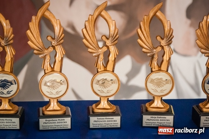 Zdjęcie w galerii na portalu naszraciborz.pl: Członkowie i sympatycy Towarzystwa Przyjaciół Dzieci spotkali się w Gimnazjum nr 3 wiadomości z regionu