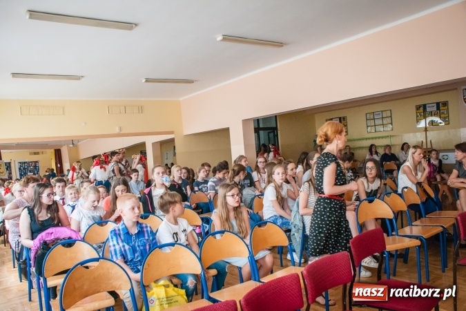 Zdjęcie w galerii na portalu naszraciborz.pl: Członkowie i sympatycy Towarzystwa Przyjaciół Dzieci spotkali się w Gimnazjum nr 3 wiadomości z regionu